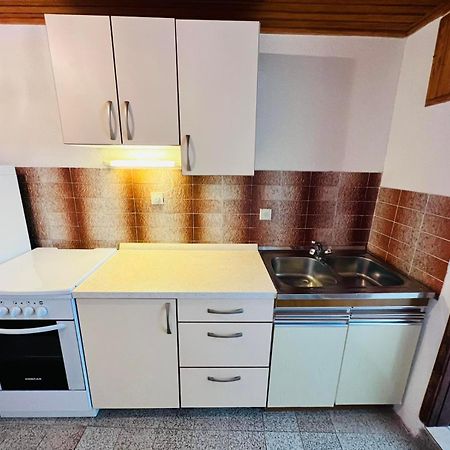 Sea Breeze Apartments With Private Beach And Boat Anchorage Stara Novalja Δωμάτιο φωτογραφία