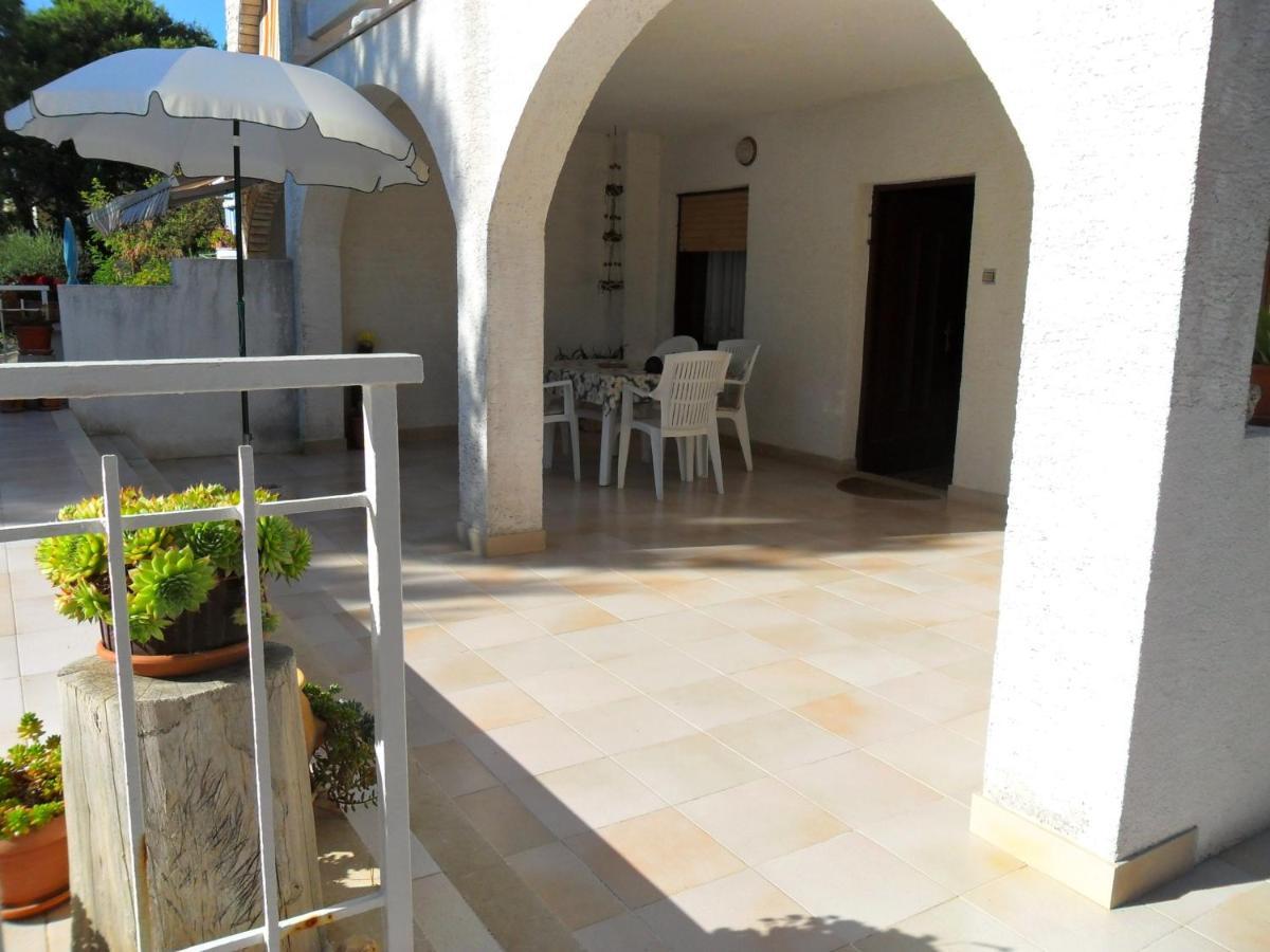 Sea Breeze Apartments With Private Beach And Boat Anchorage Stara Novalja Εξωτερικό φωτογραφία