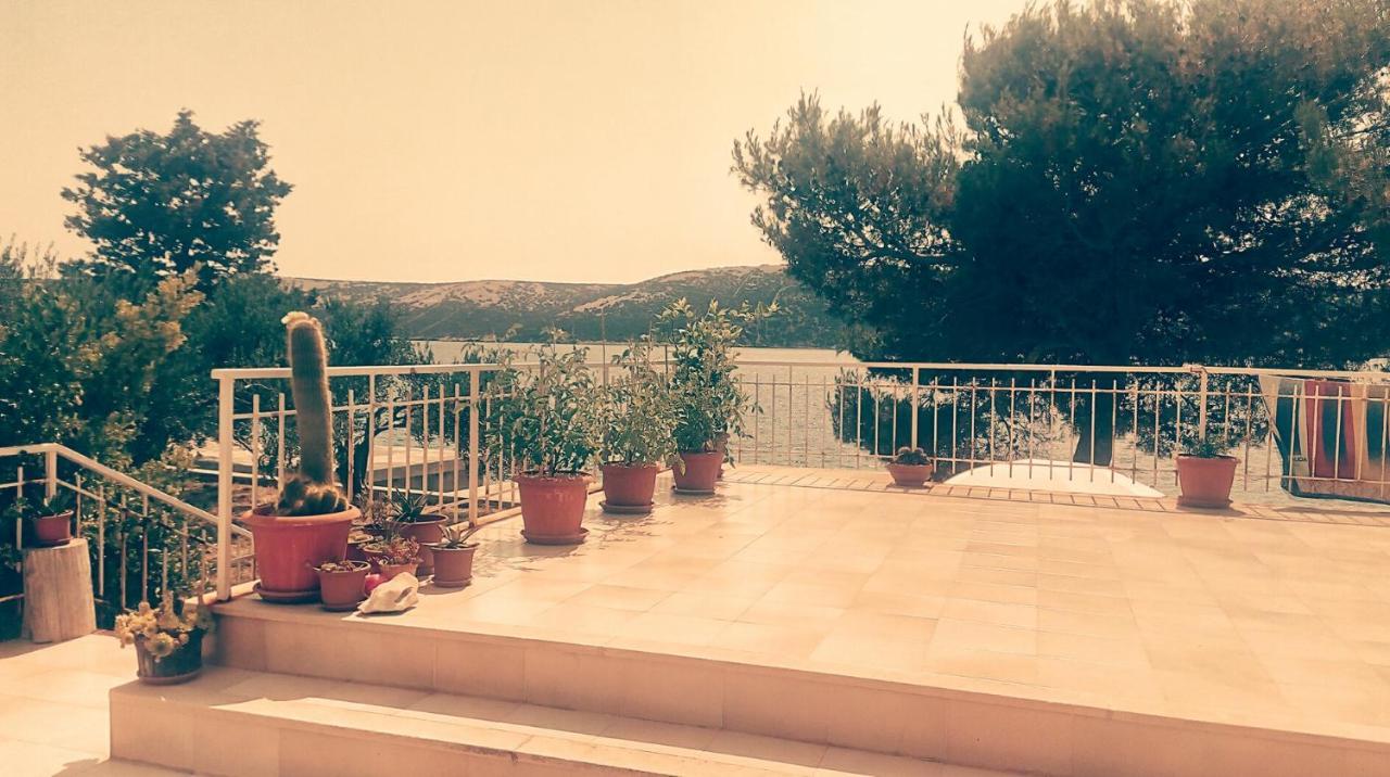 Sea Breeze Apartments With Private Beach And Boat Anchorage Stara Novalja Εξωτερικό φωτογραφία