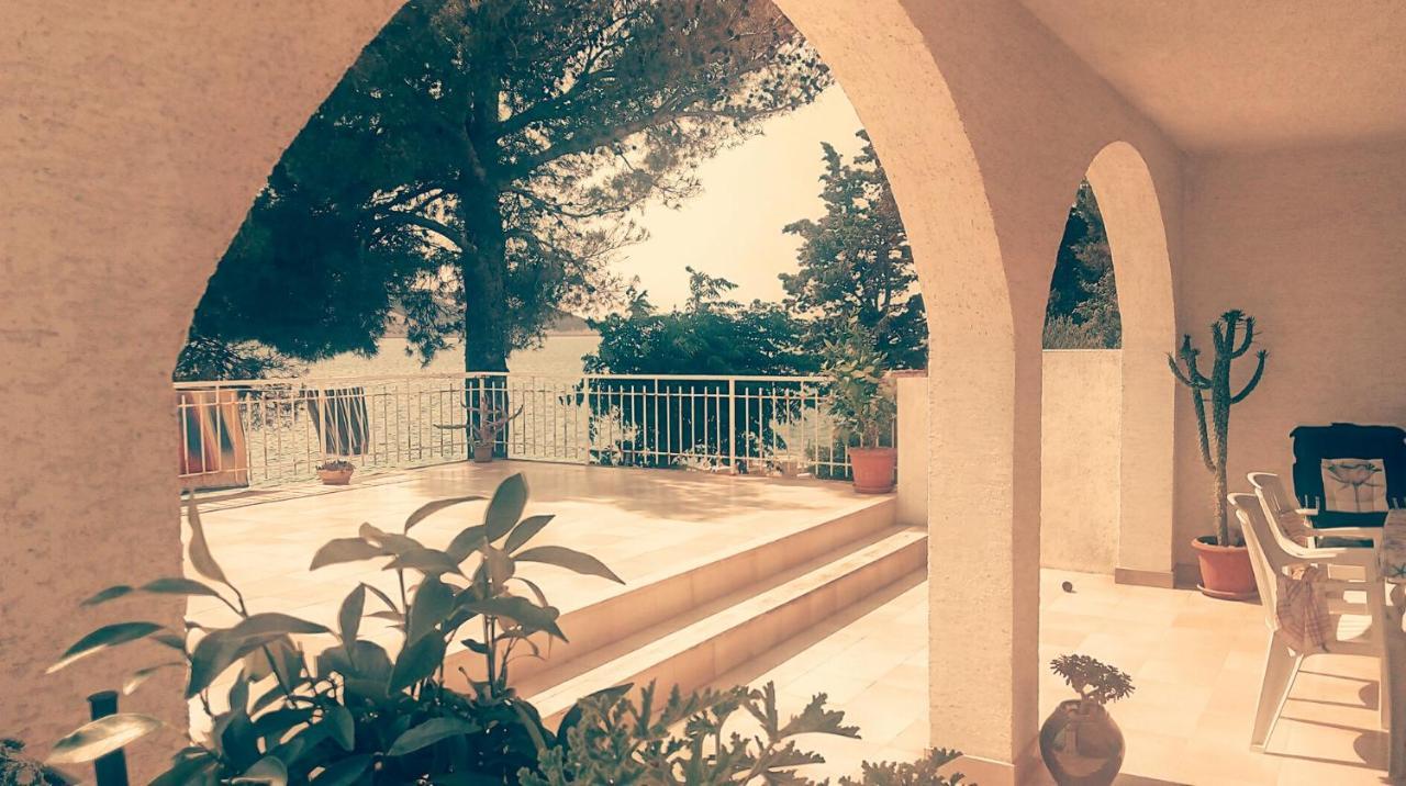 Sea Breeze Apartments With Private Beach And Boat Anchorage Stara Novalja Εξωτερικό φωτογραφία