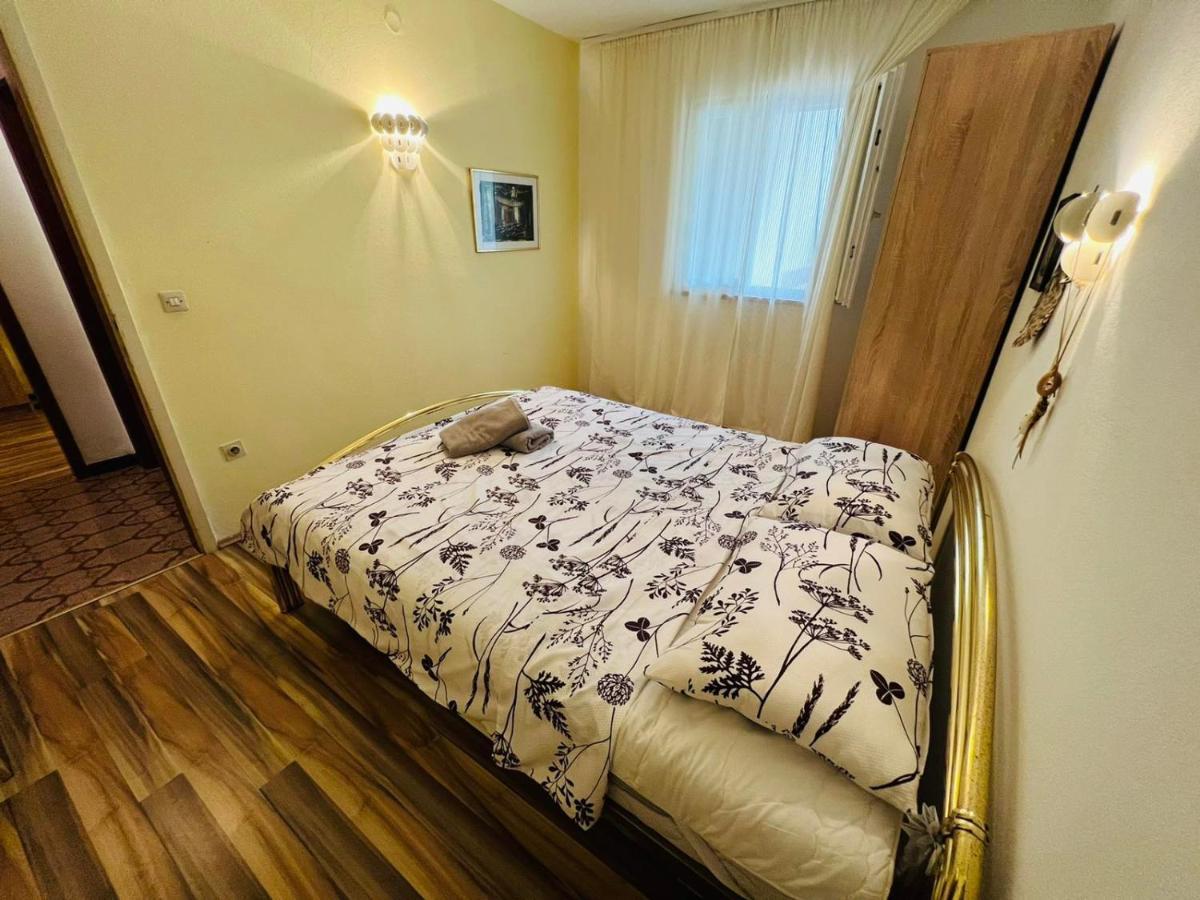 Sea Breeze Apartments With Private Beach And Boat Anchorage Stara Novalja Εξωτερικό φωτογραφία