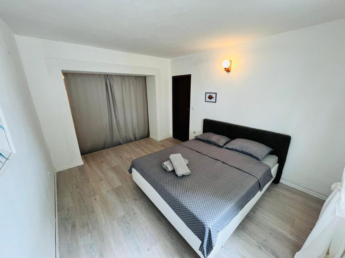 Sea Breeze Apartments With Private Beach And Boat Anchorage Stara Novalja Εξωτερικό φωτογραφία