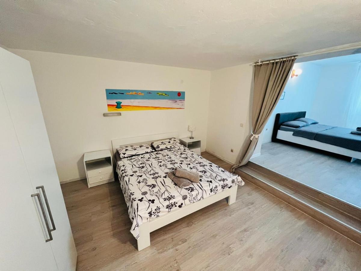 Sea Breeze Apartments With Private Beach And Boat Anchorage Stara Novalja Εξωτερικό φωτογραφία