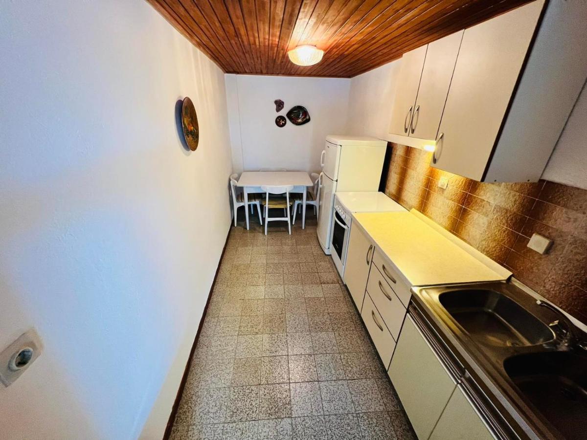 Sea Breeze Apartments With Private Beach And Boat Anchorage Stara Novalja Εξωτερικό φωτογραφία