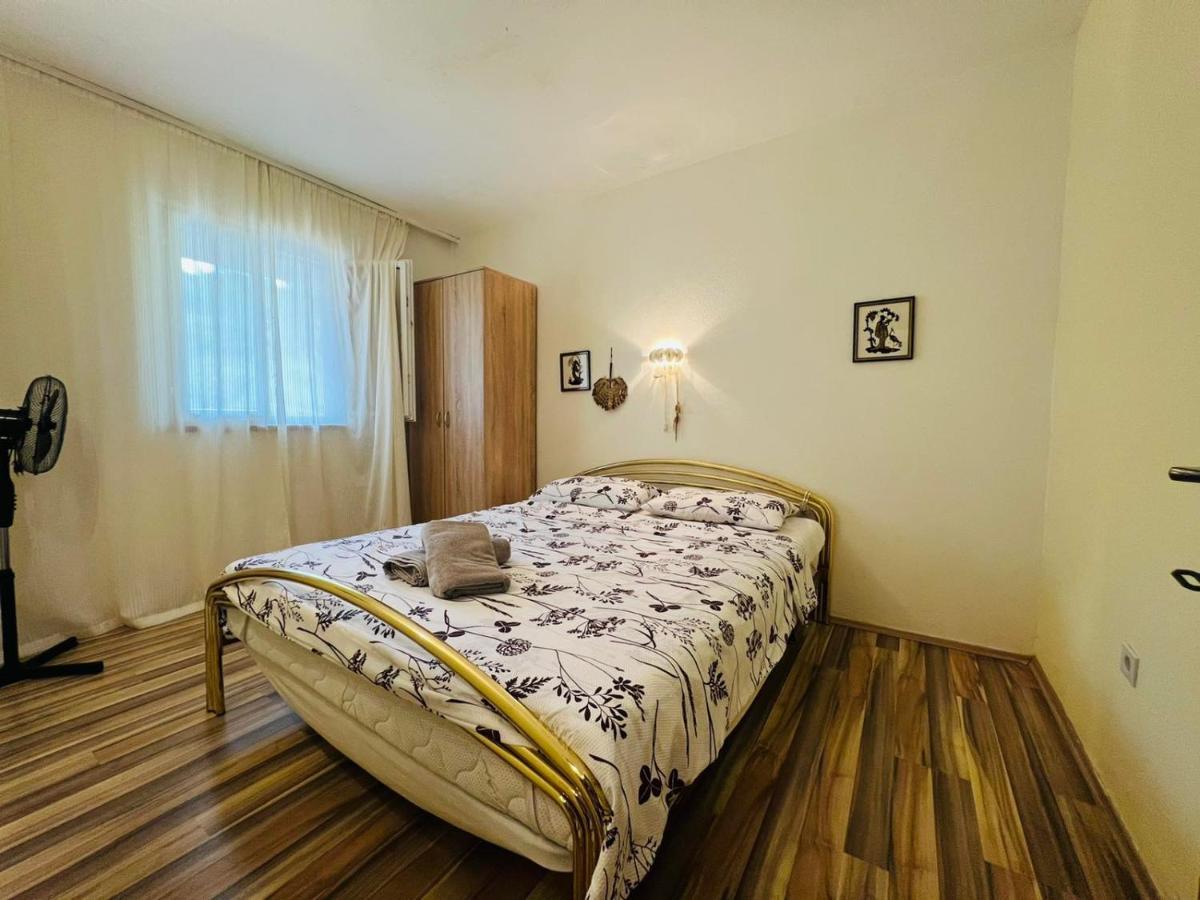 Sea Breeze Apartments With Private Beach And Boat Anchorage Stara Novalja Εξωτερικό φωτογραφία
