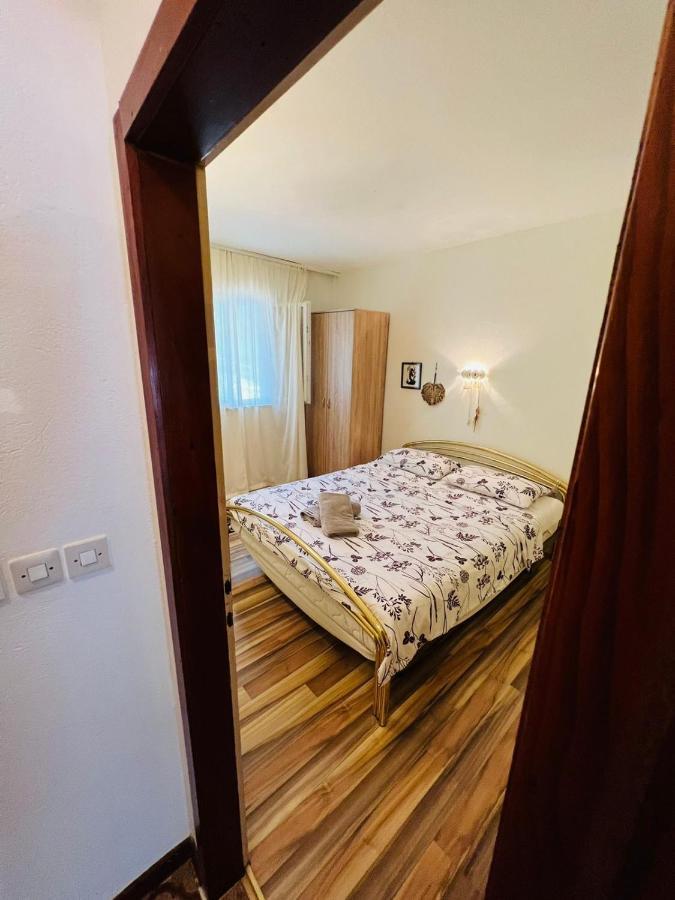 Sea Breeze Apartments With Private Beach And Boat Anchorage Stara Novalja Εξωτερικό φωτογραφία