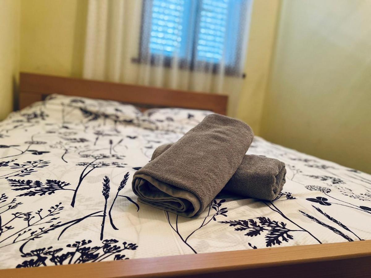Sea Breeze Apartments With Private Beach And Boat Anchorage Stara Novalja Εξωτερικό φωτογραφία