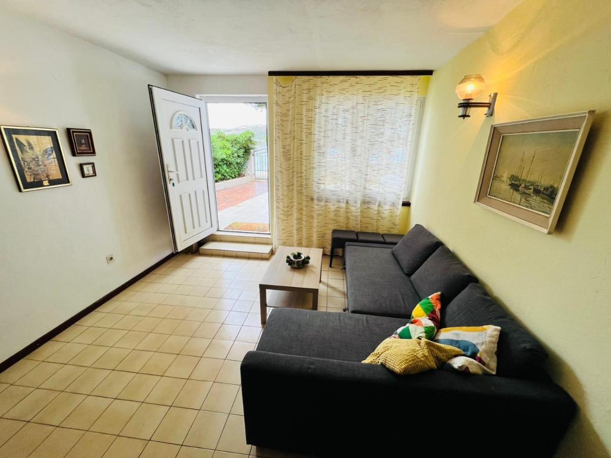 Sea Breeze Apartments With Private Beach And Boat Anchorage Stara Novalja Εξωτερικό φωτογραφία