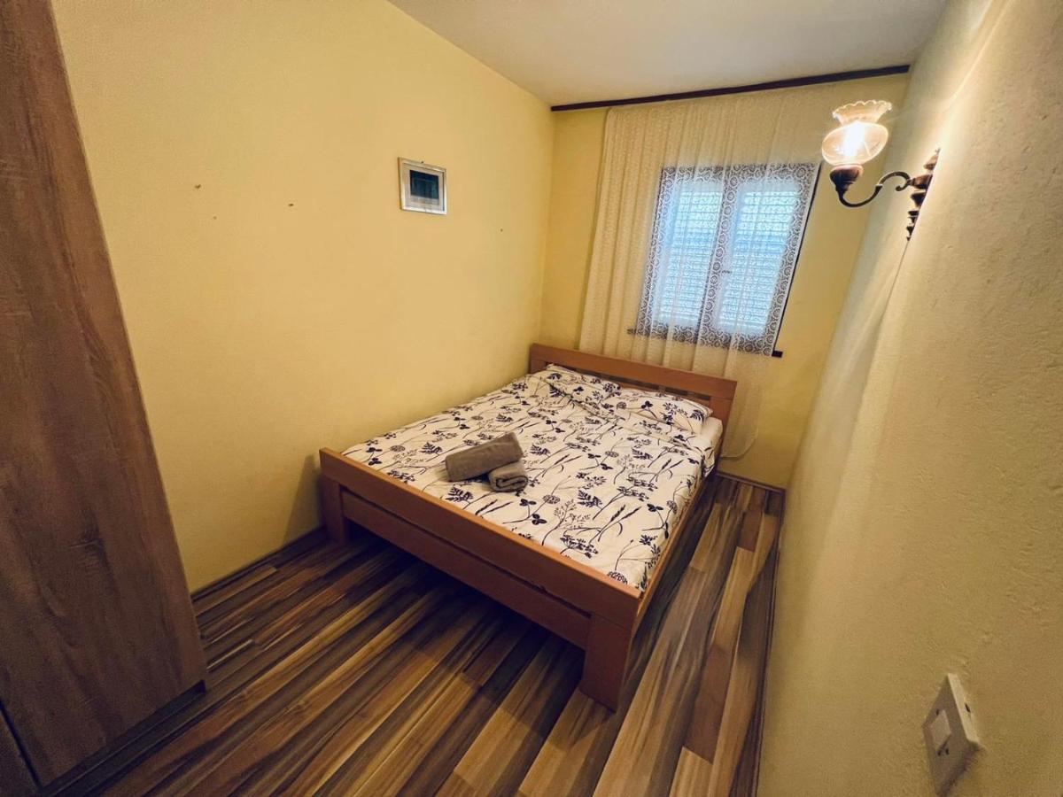 Sea Breeze Apartments With Private Beach And Boat Anchorage Stara Novalja Εξωτερικό φωτογραφία