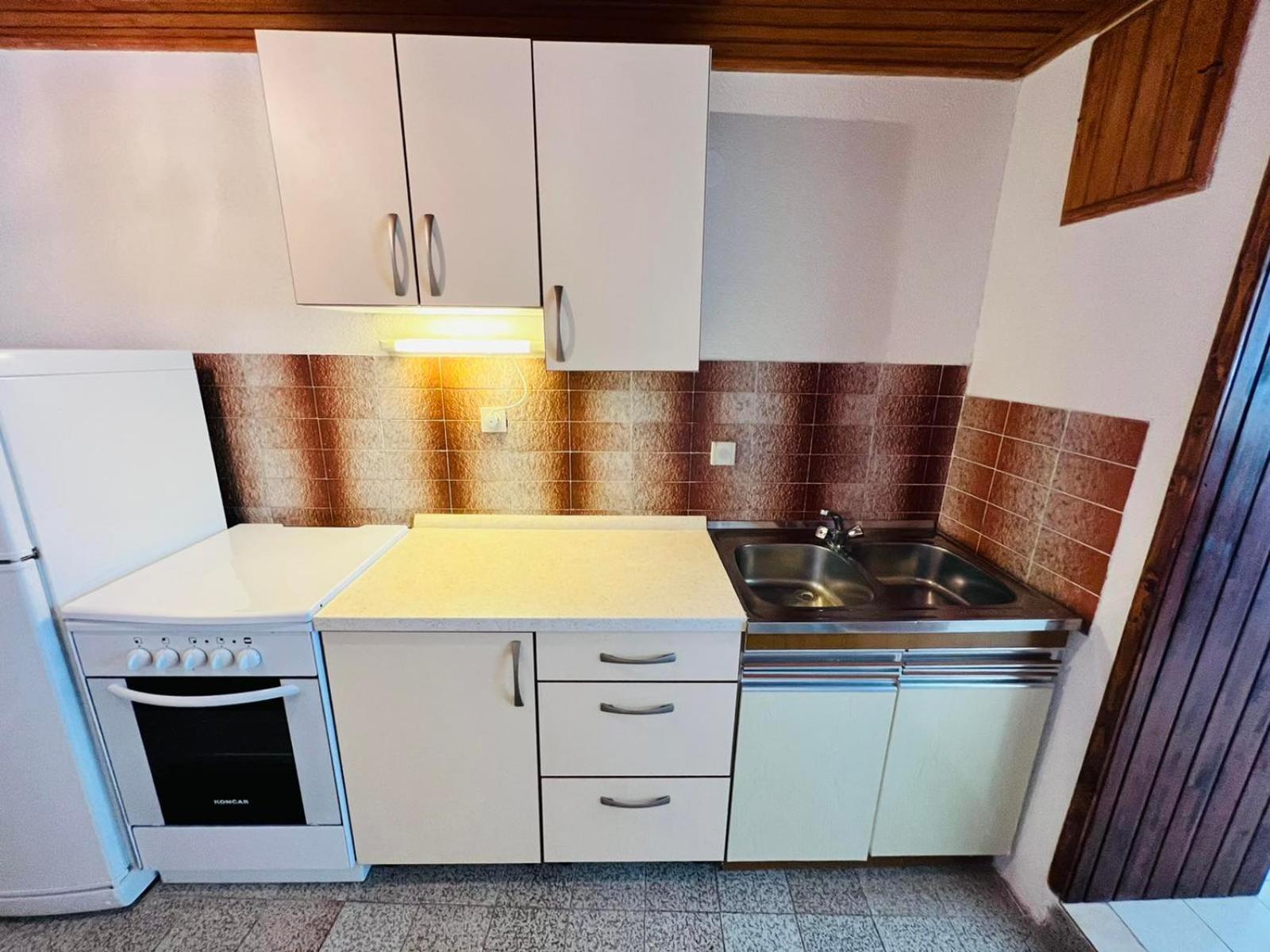 Sea Breeze Apartments With Private Beach And Boat Anchorage Stara Novalja Δωμάτιο φωτογραφία