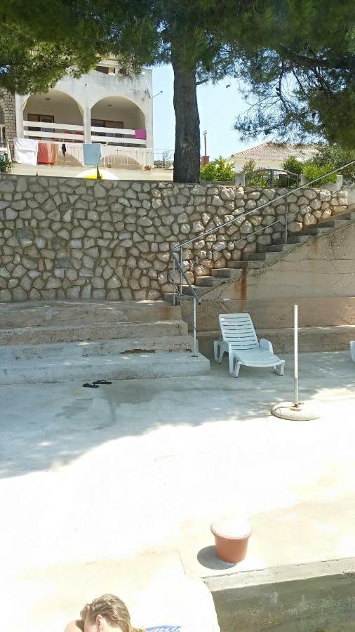 Sea Breeze Apartments With Private Beach And Boat Anchorage Stara Novalja Εξωτερικό φωτογραφία