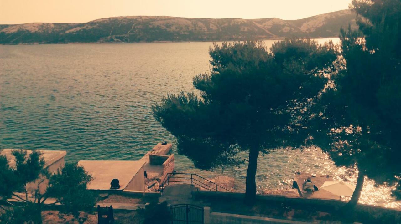 Sea Breeze Apartments With Private Beach And Boat Anchorage Stara Novalja Εξωτερικό φωτογραφία